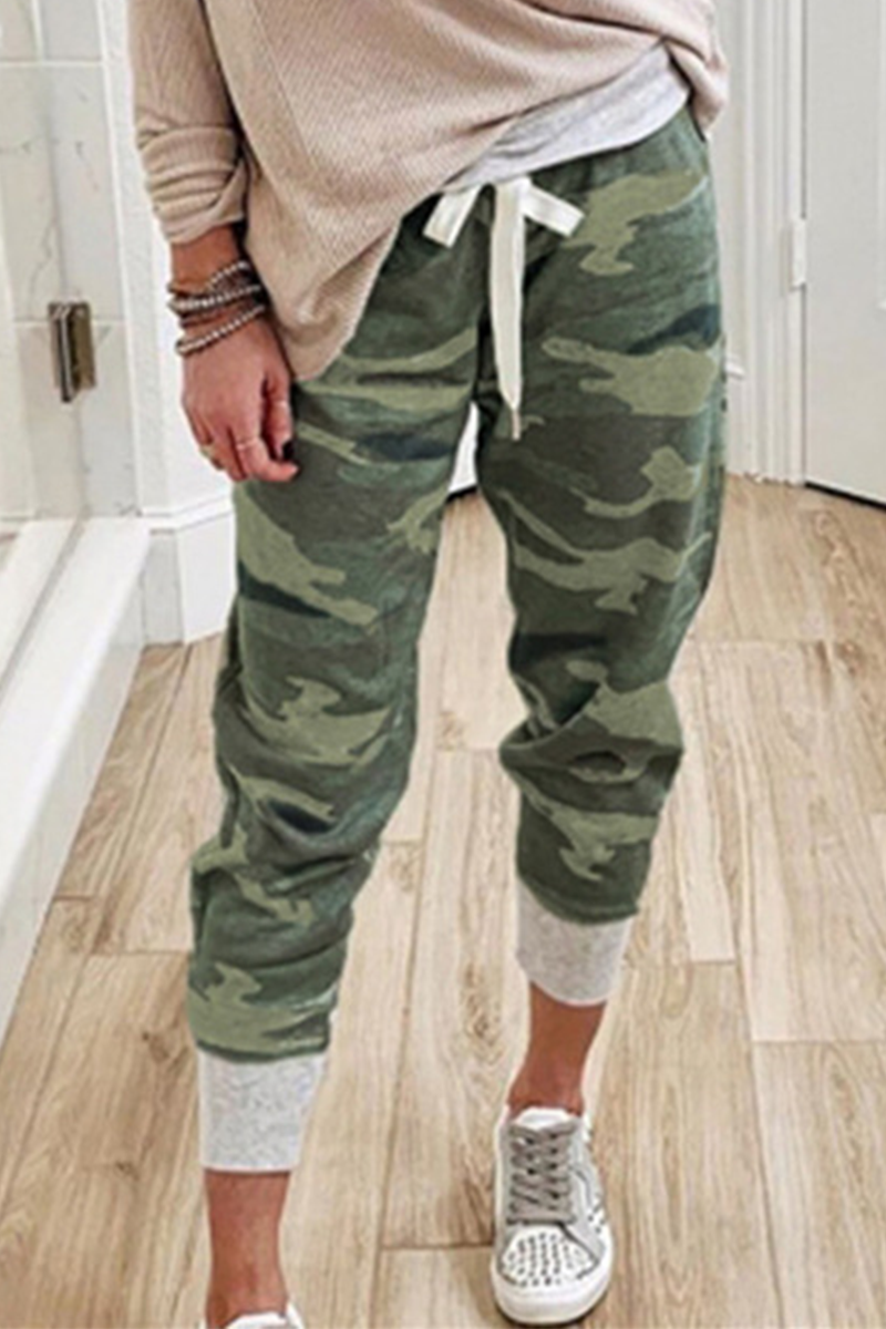 Valenzora | Lässige Capri-Hose mit Kordelzug und Camouflage-Print im Patchwork-Design