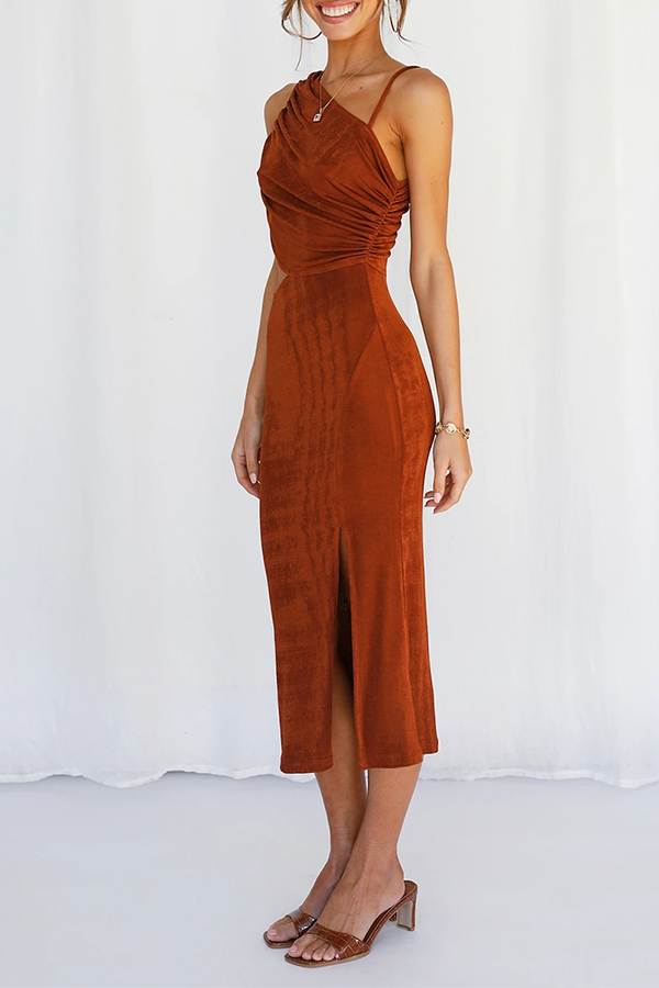 Valenzora | Elegante Kleider mit schrägen Kragen, Schlitzen und Bleistiftrock