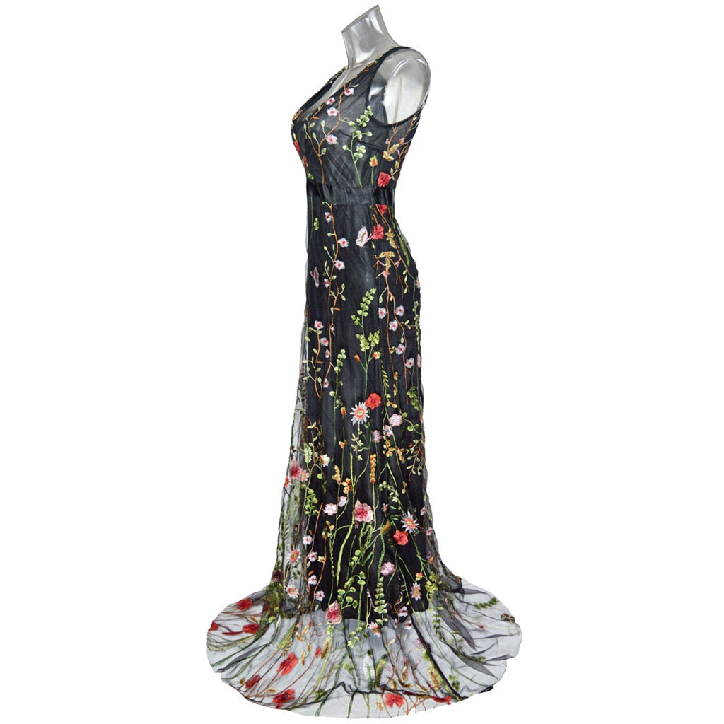 Valenzora | Fabelhaftes ärmelloses besticktes Kleid