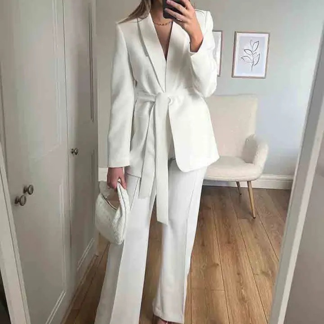 Valenzora | Elegant blazer with belt and matching trousers