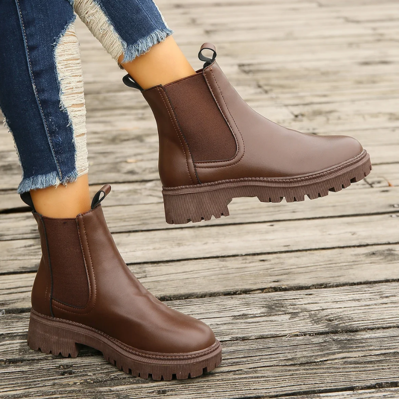 Valenzora | Women's leather Chelsea boots with pull tabs