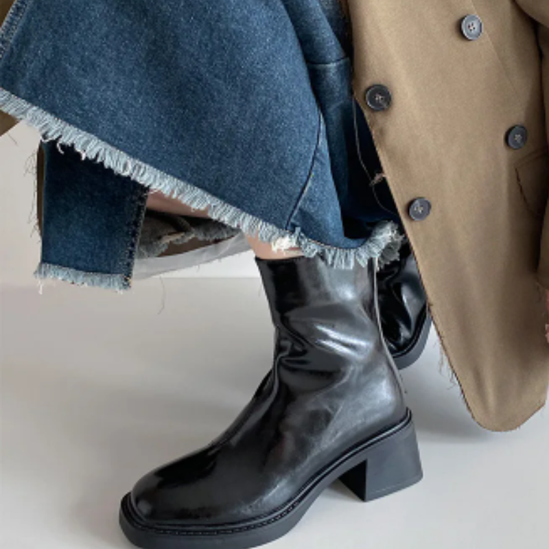 Valenzora | Stylish leather ankle boots with block heels for women