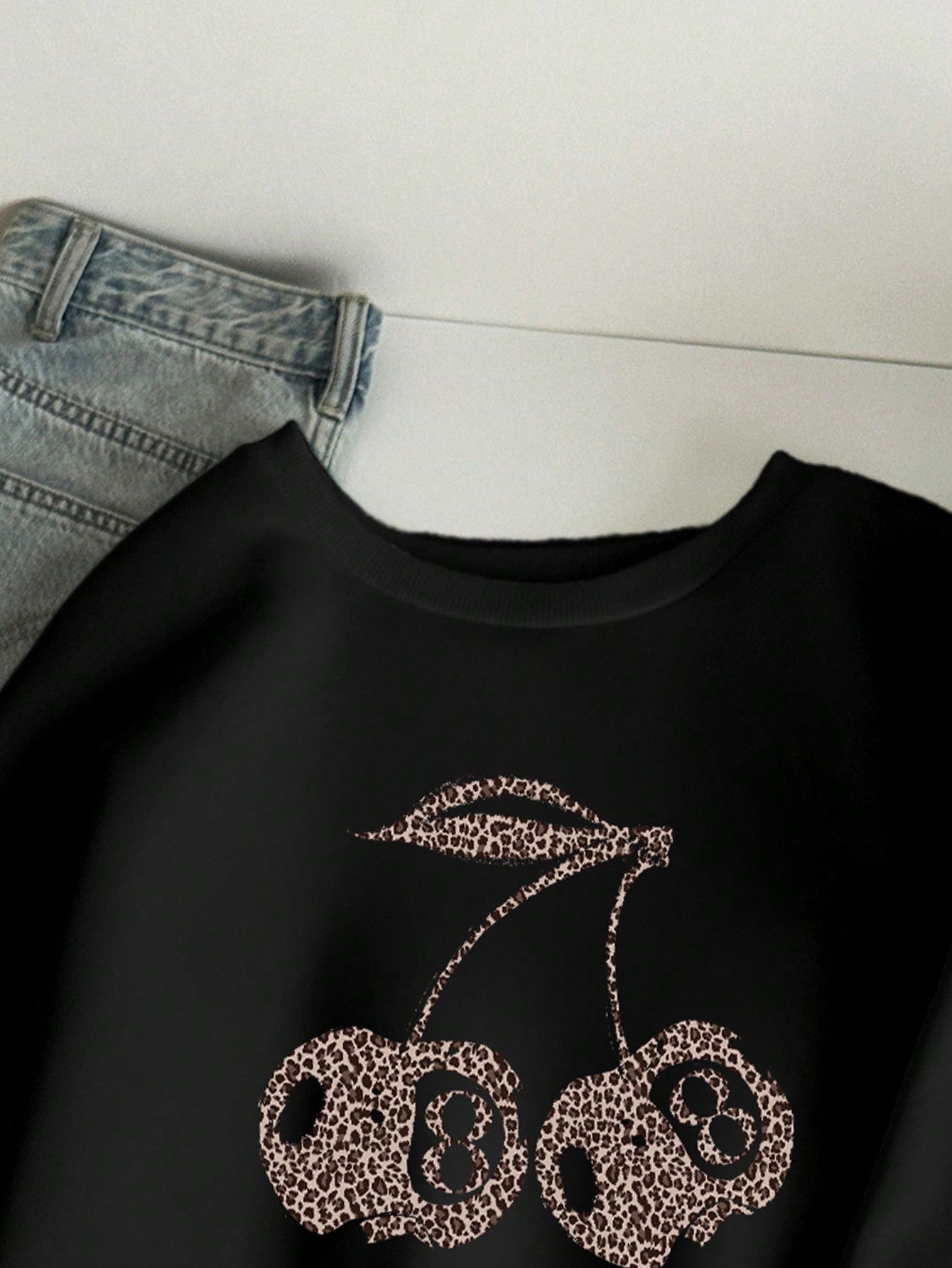 Valenzora | Casual leopard and cherry graphic sweatshirt in black
