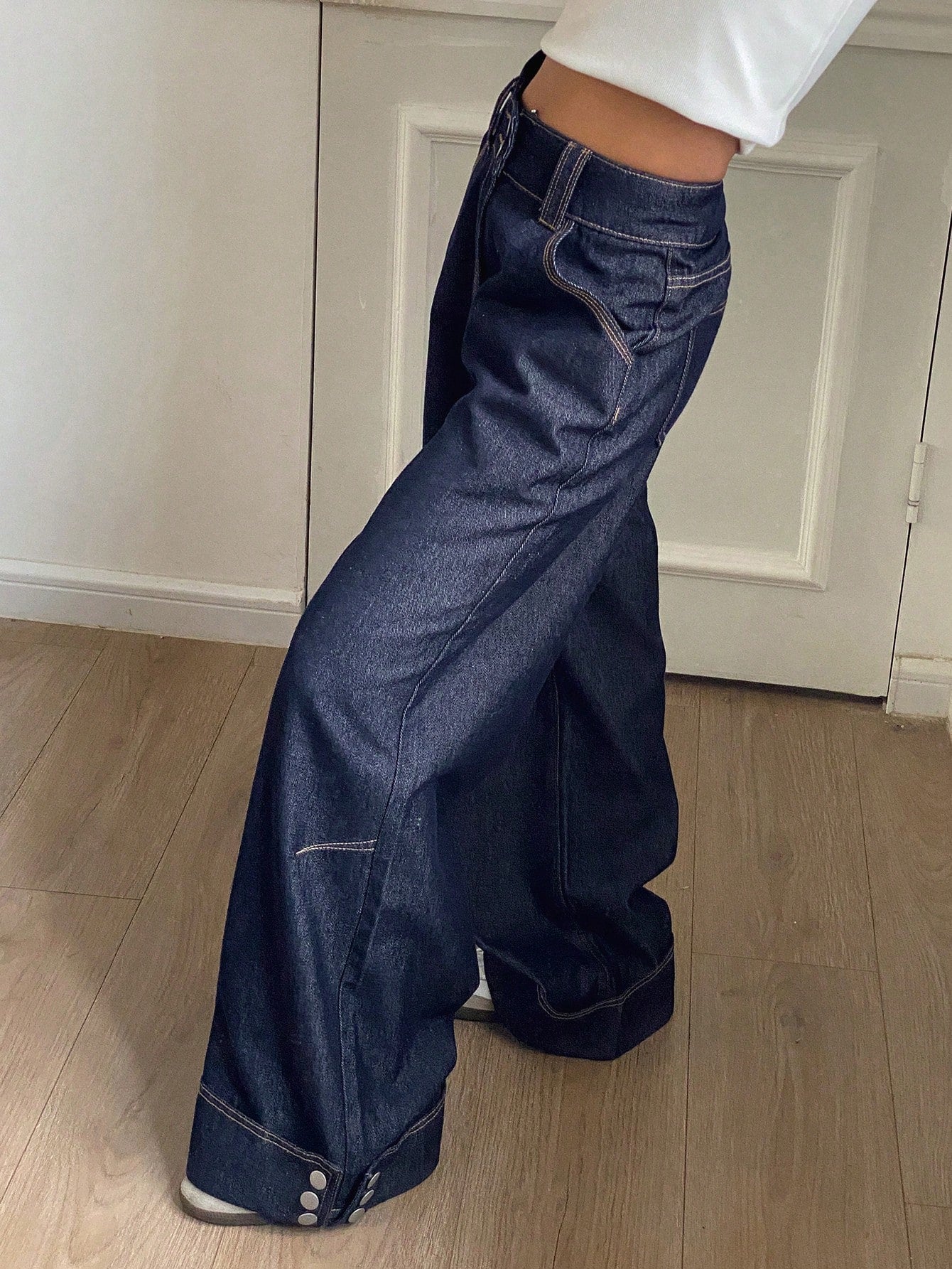 Valenzora | Vintage-style wide-leg jeans with button cuffs
