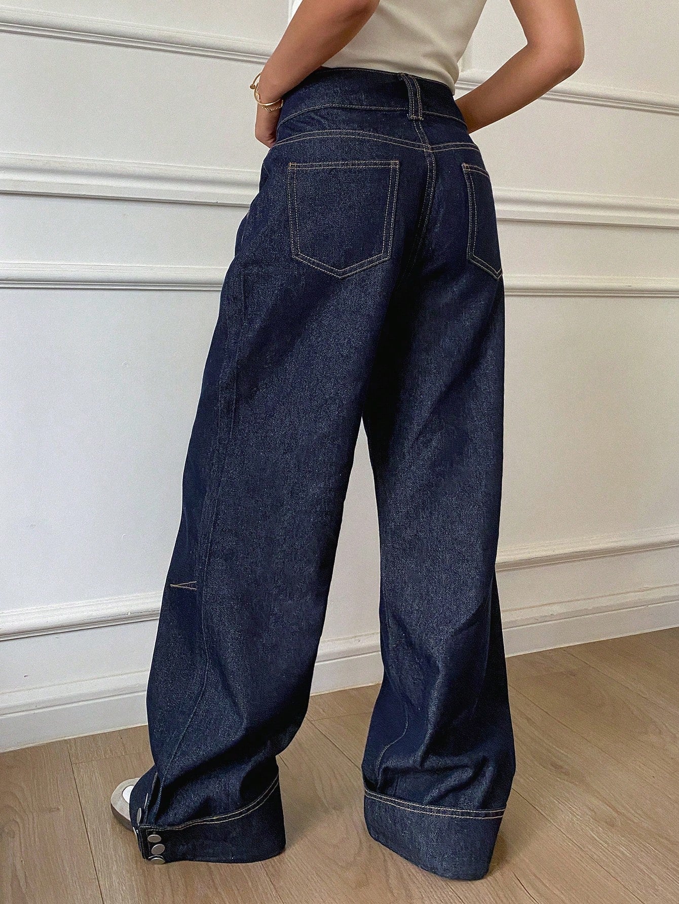 Valenzora | Vintage-style wide-leg jeans with button cuffs