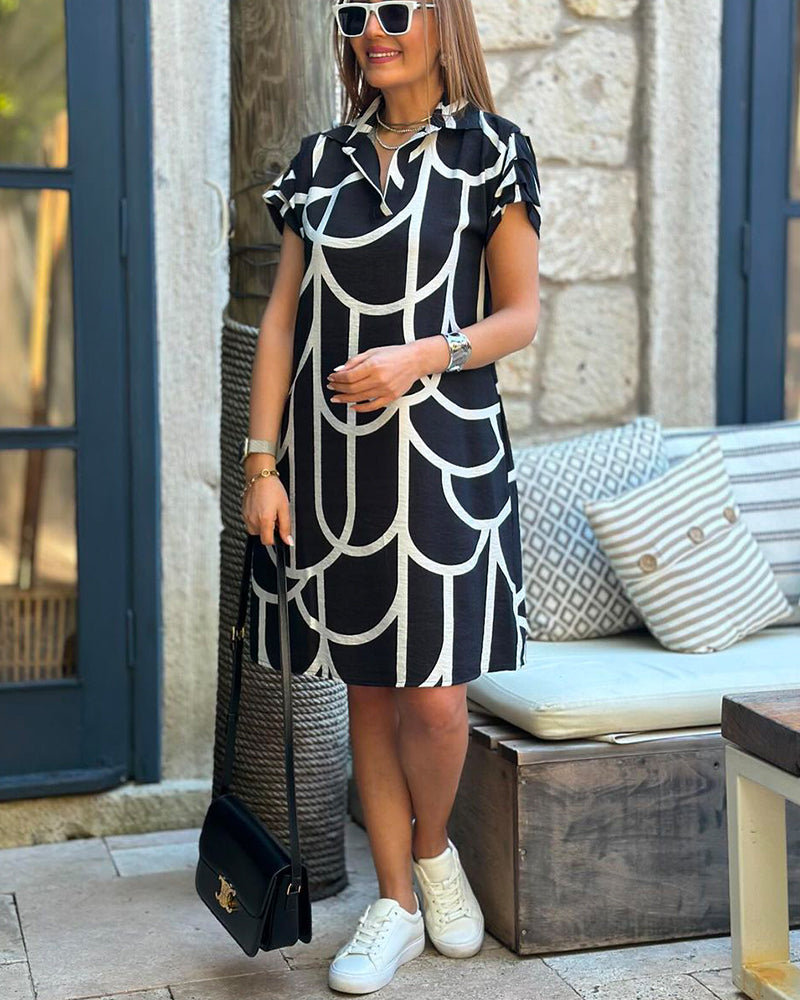 Short-sleeved midi dress with lapel print