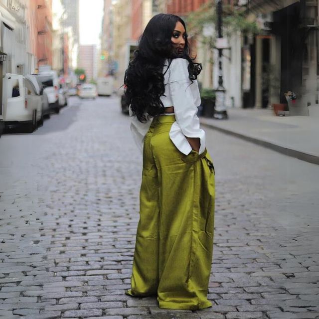 Valenzora | High-waisted cargo pants with belt detail