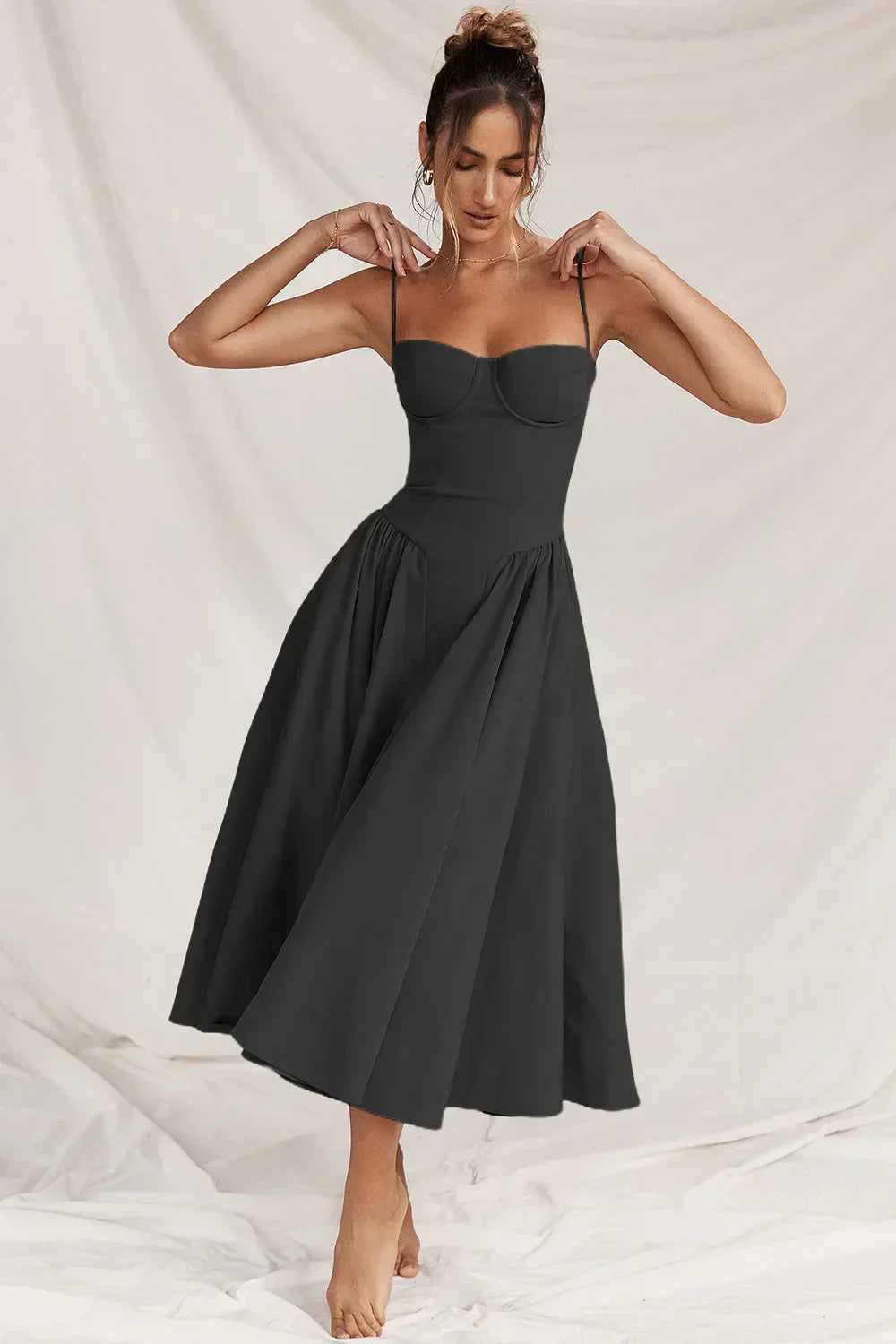 Valenzora | Sleeveless midi dress with a corset fit