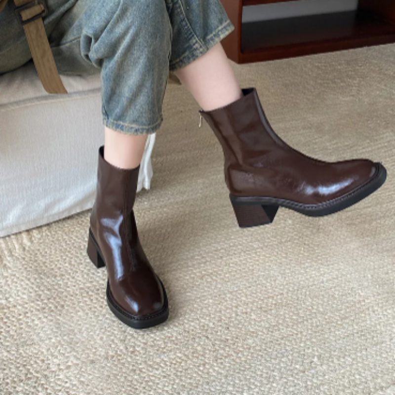 Valenzora | Stylish leather ankle boots with block heels for women