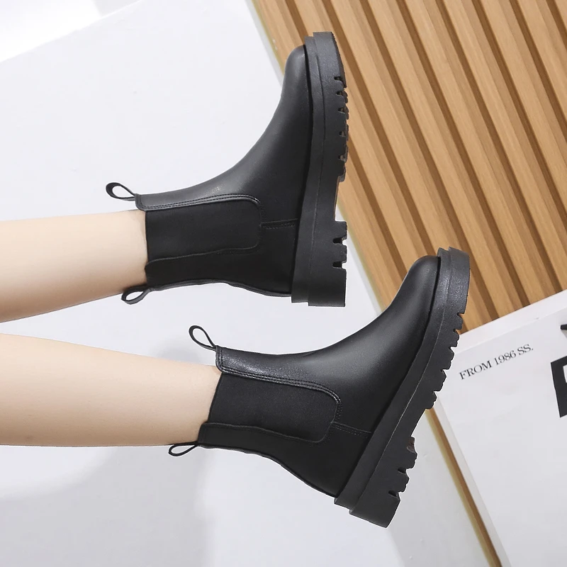Valenzora | Women's Chelsea Boots with Elastic Sides and Pull Tabs