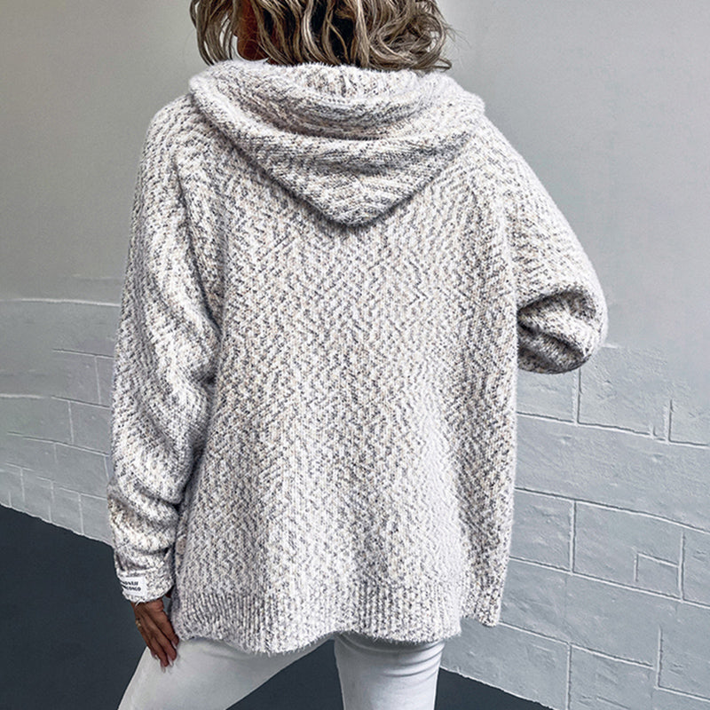 Eleganz trifft Funktionalität: Entdecken Sie Noras Kapuzenstrickjacke