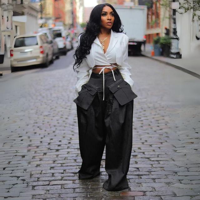 Valenzora | High-waisted cargo pants with belt detail
