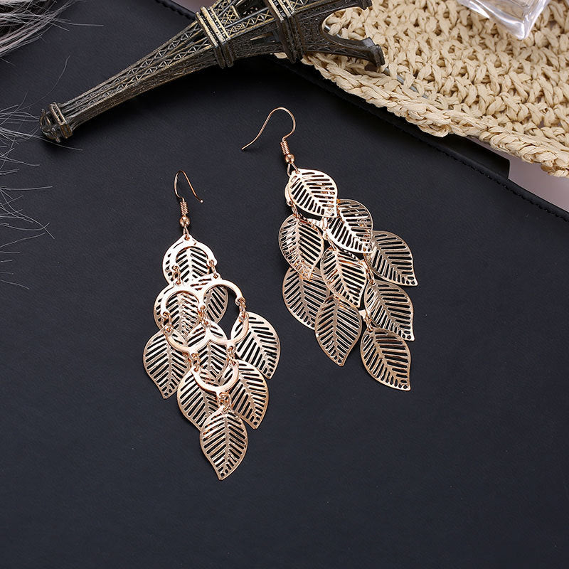 Valenzora | Delicate layered earrings with leaves