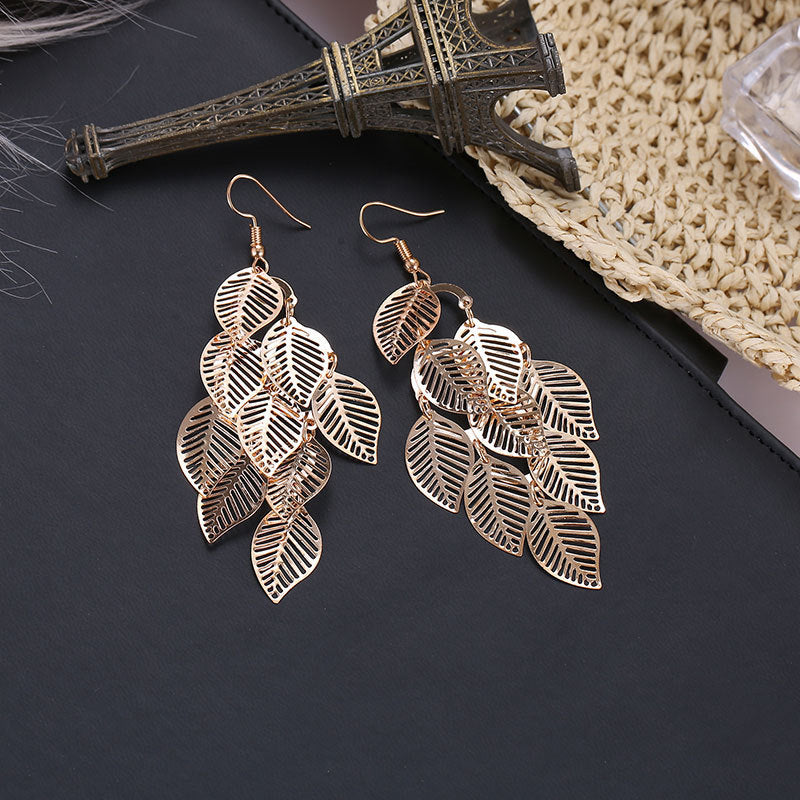 Valenzora | Delicate layered earrings with leaves