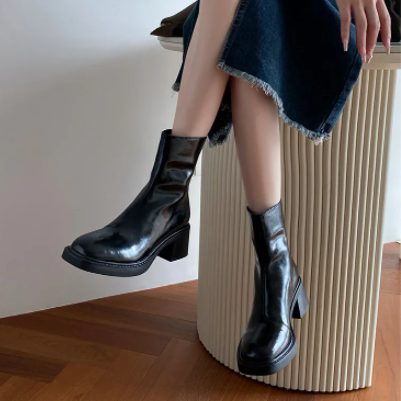 Valenzora | Stylish leather ankle boots with block heels for women