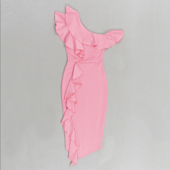 Asymmetrical, figure-hugging midi dress with a ruffled collar | Pink