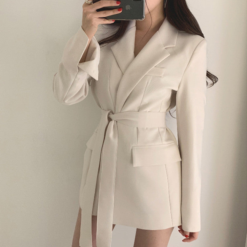 Valenzora | Elegant blazer with belt