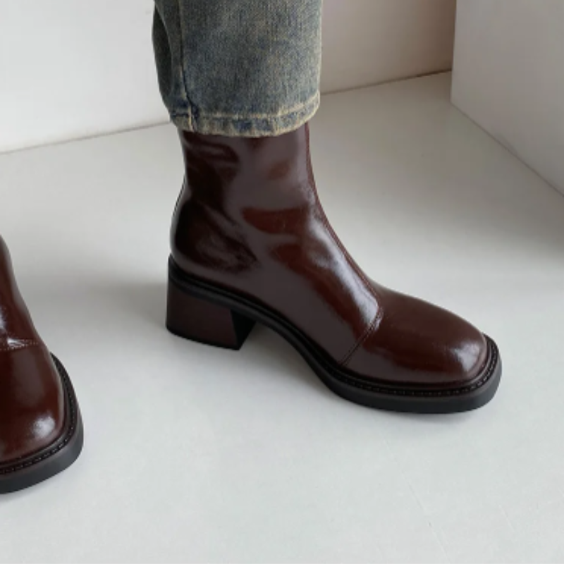 Valenzora | Stylish leather ankle boots with block heels for women