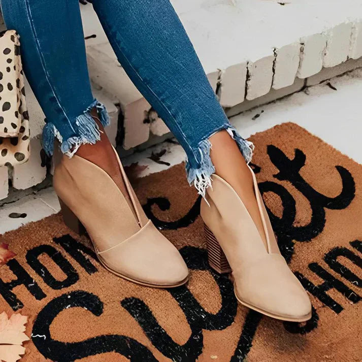 Valenzora | Stylish ankle boots with a deep V-neck for a trendy look