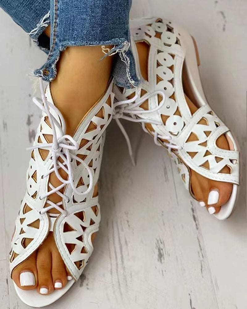 Valenzora | Flat sandals in ethnic style with cutout