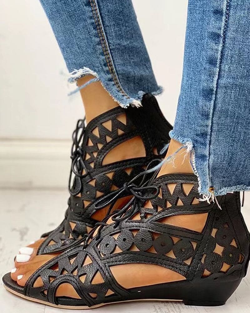 Valenzora | Flat sandals in ethnic style with cutout