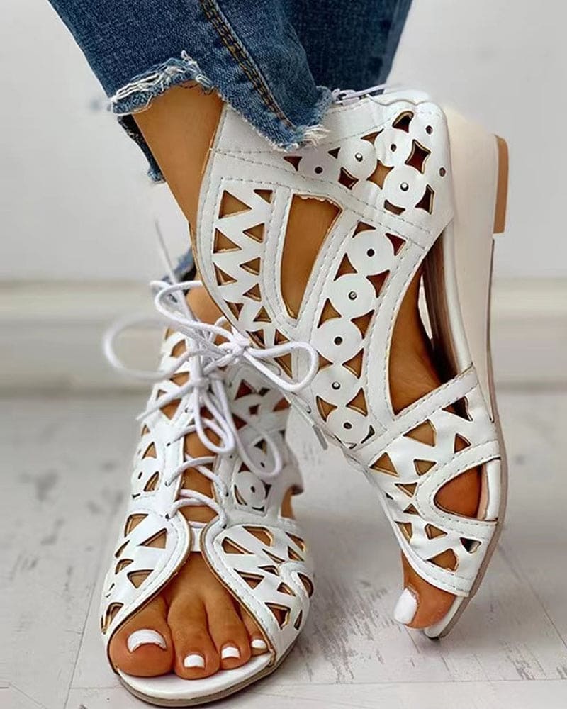 Valenzora | Flat sandals in ethnic style with cutout
