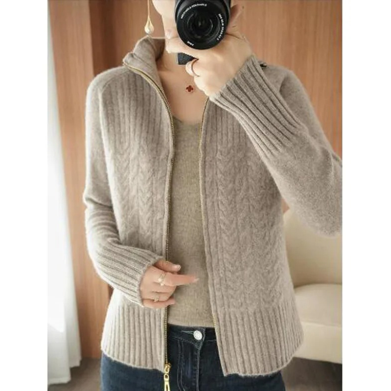 Valenzora | Women's knitted jacket with zipper and cable knit details