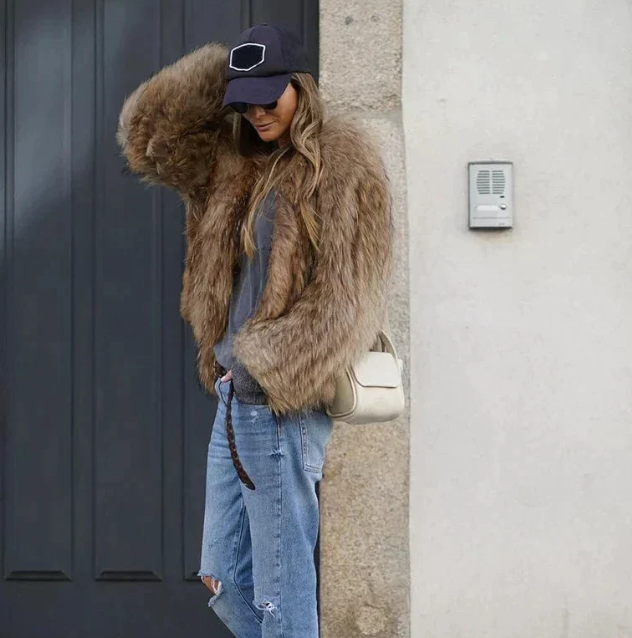 Fashionable women's jacket made of plush imitation fur