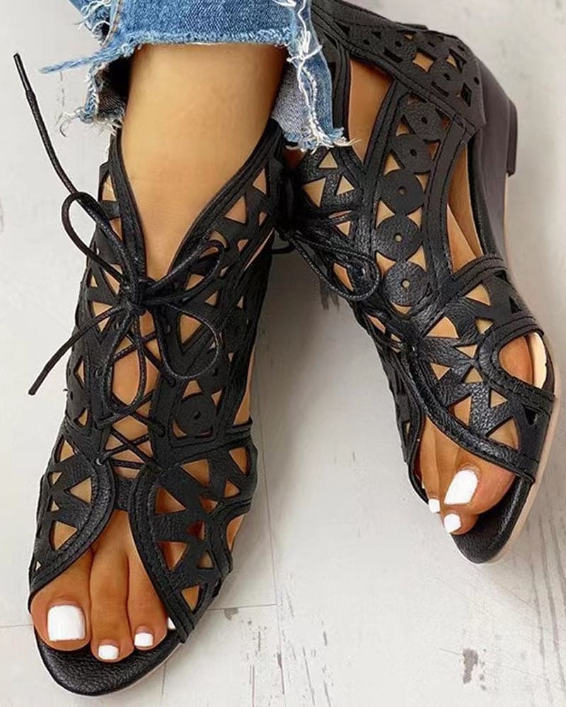 Valenzora | Flat sandals in ethnic style with cutout