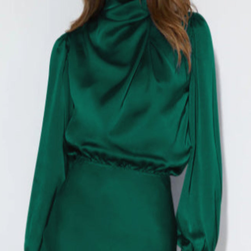Valenzora | Dress with long sleeves and an elegant neck detail