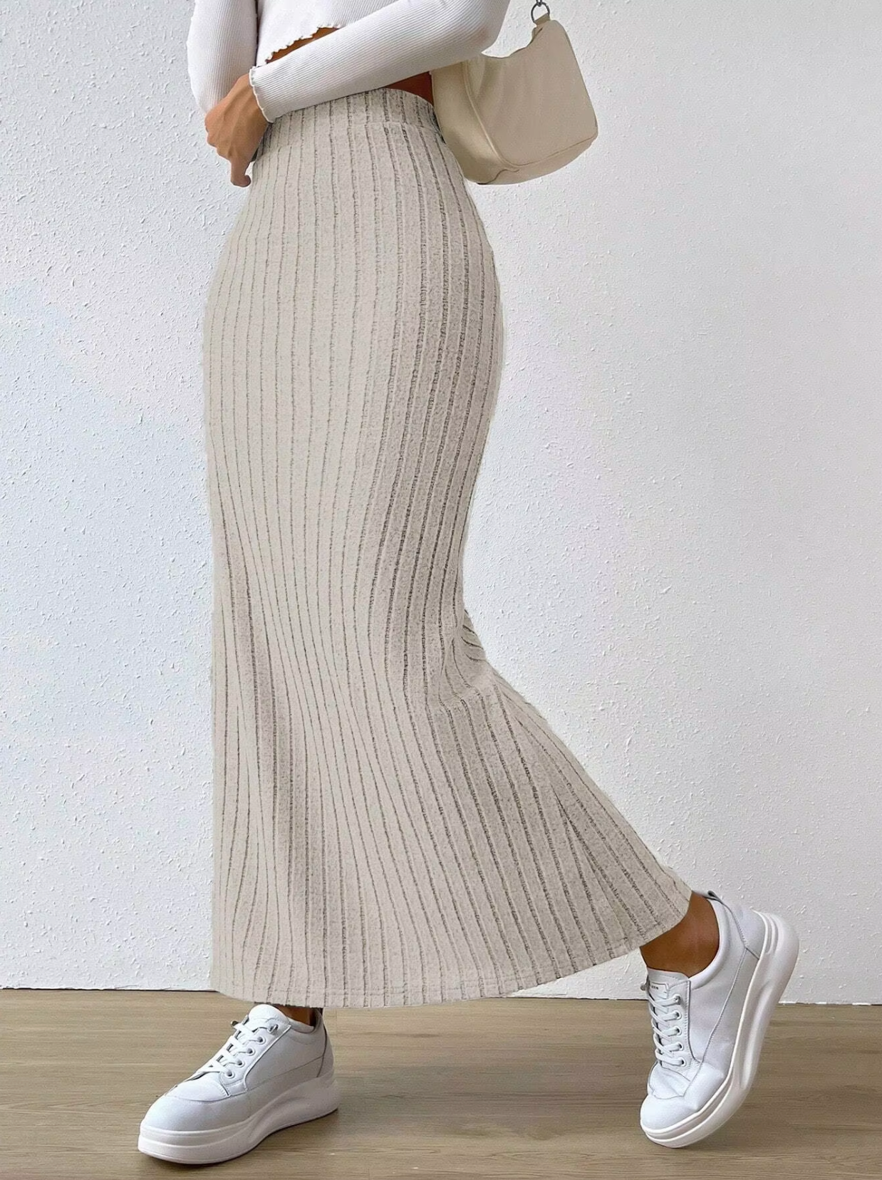 Valenzora | Long high-waisted knit skirt
