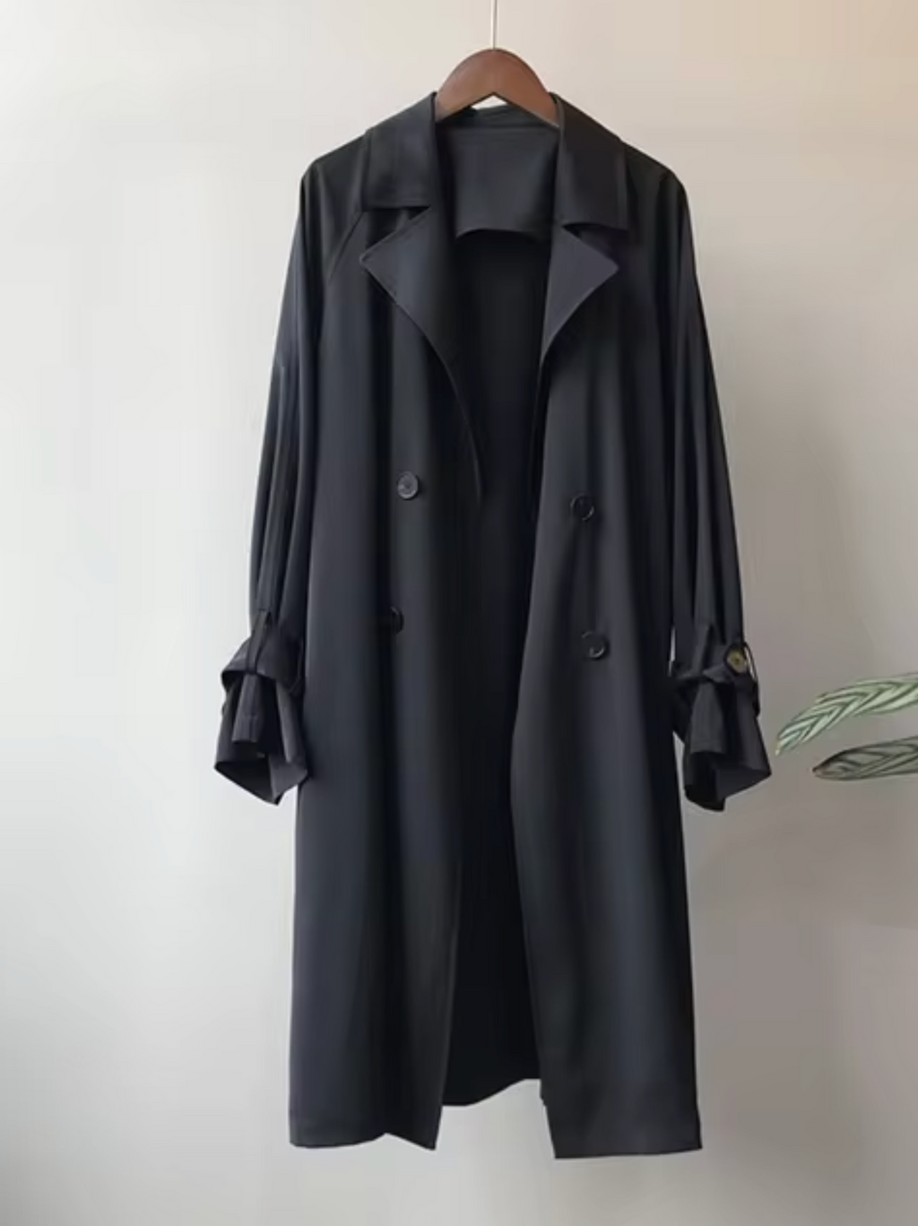 Valenzora | Long trench coat with lapel collar, buttons and long sleeves