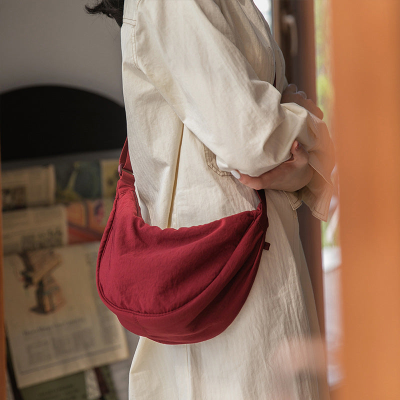 Valenzora | Crescent-shaped bag
