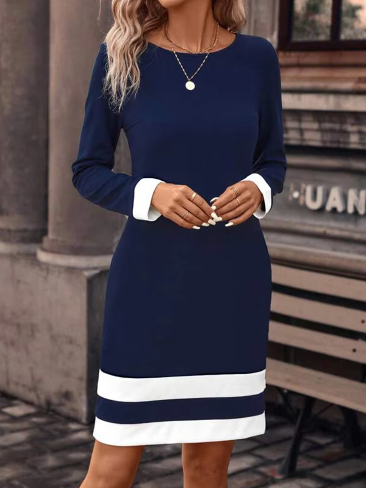 Valenzora | Stylish long-sleeved dress