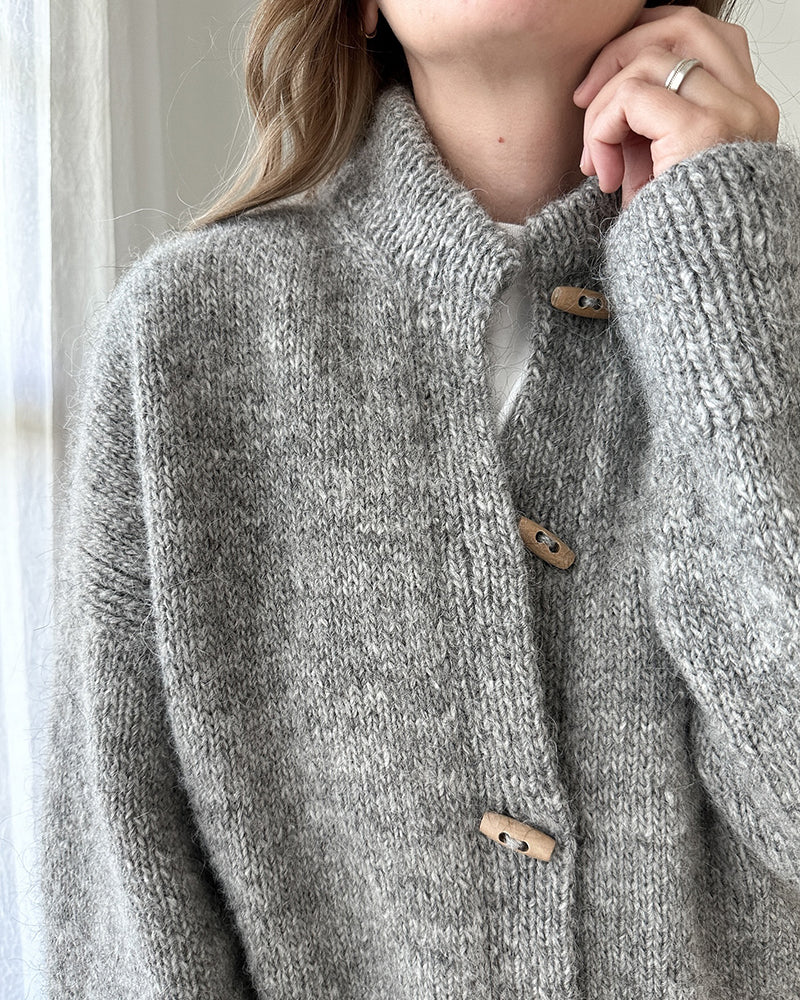 Valenzora | Graue Strickjacke mit Knöpfen