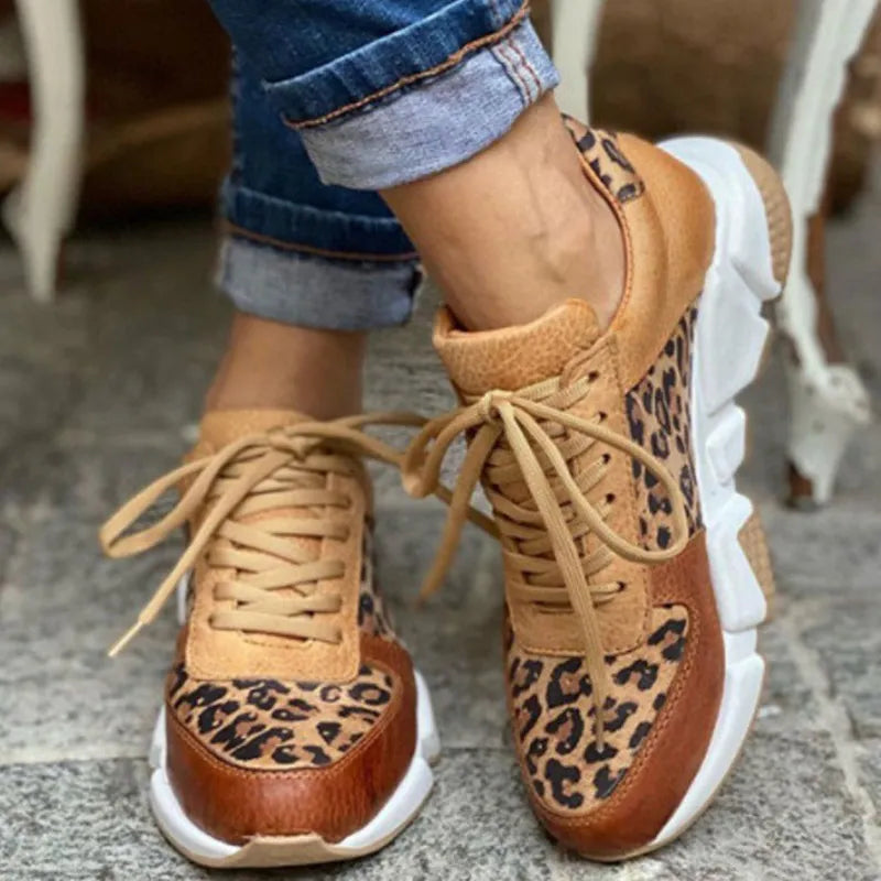 Casual vulcanized leopard print sneakers with thick soles
