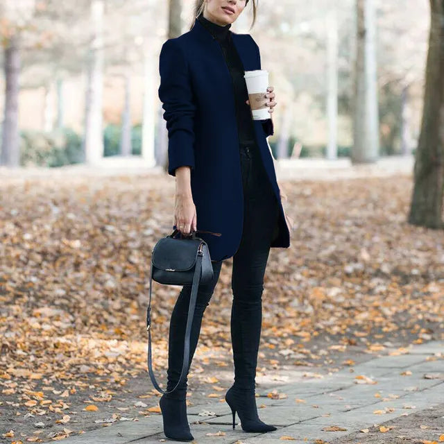 Modische Wolljacke mit festem Kragen