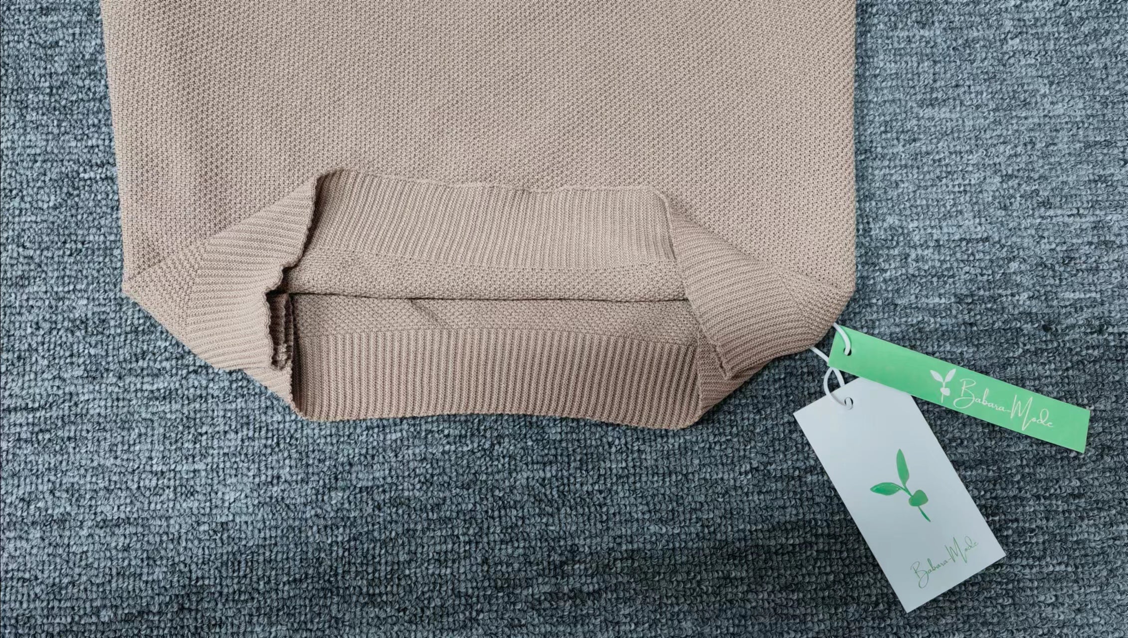 Valenzora - Gold-colored solid-color crew neck sweater