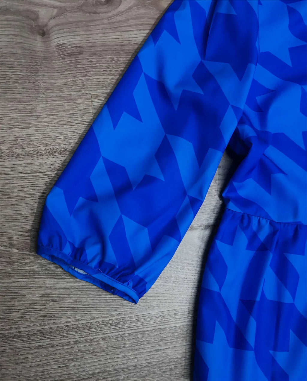 Valenzora | Stylish midi dress with collar