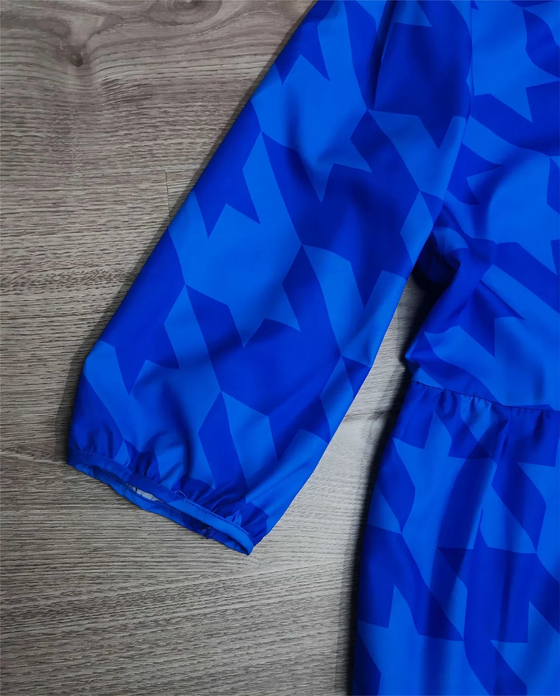 Valenzora | Stylish midi dress with collar
