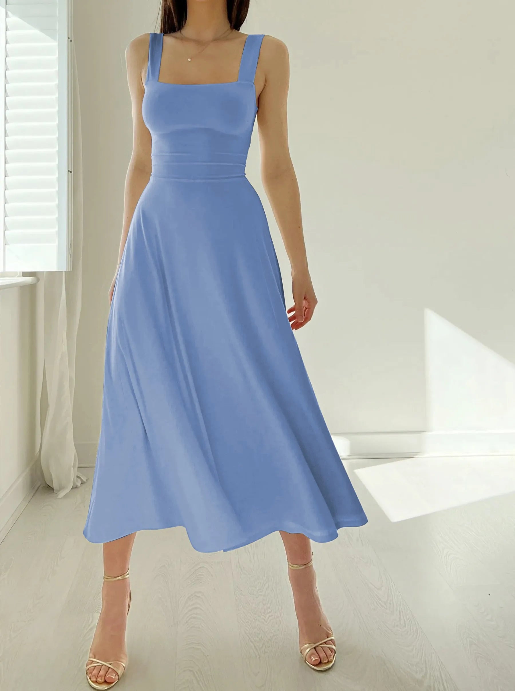 Valenzora | Midikleid mit breiten Trägern