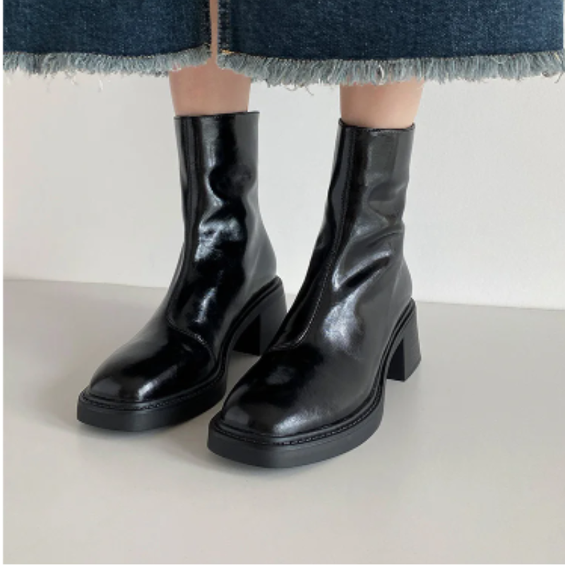 Valenzora | Stylish leather ankle boots with block heels for women