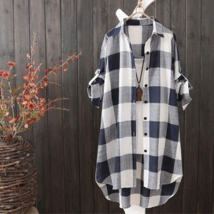 Women's casual plaid blouse in an oversized cut with practical pockets, size S