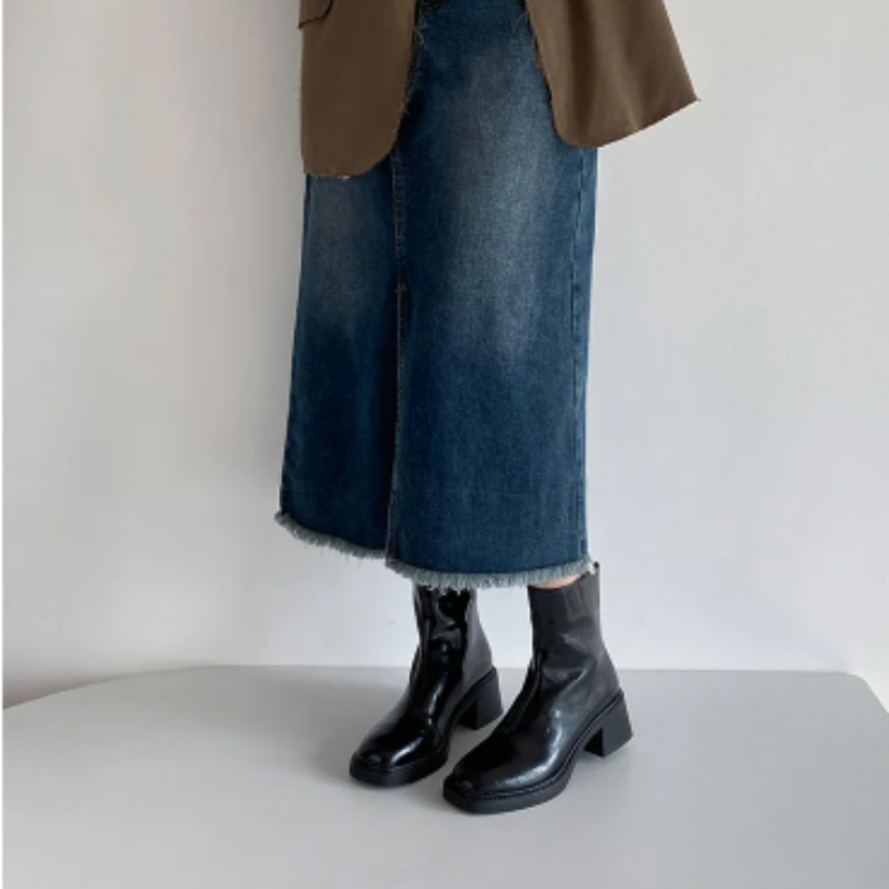 Valenzora | Stylish leather ankle boots with block heels for women