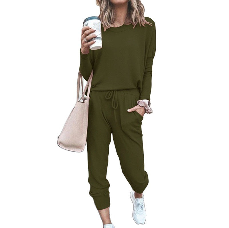 Women's comfortable leisure suit with elasticated waistband and fashionable cut, size S