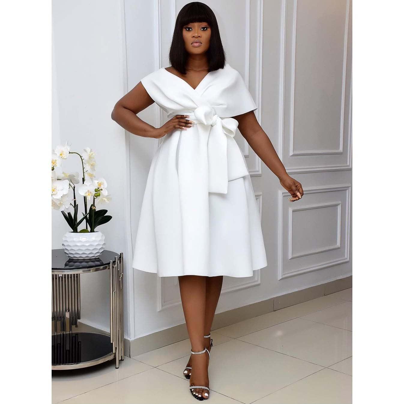 Valenzora | Elegant V-neck evening dress, slim fit