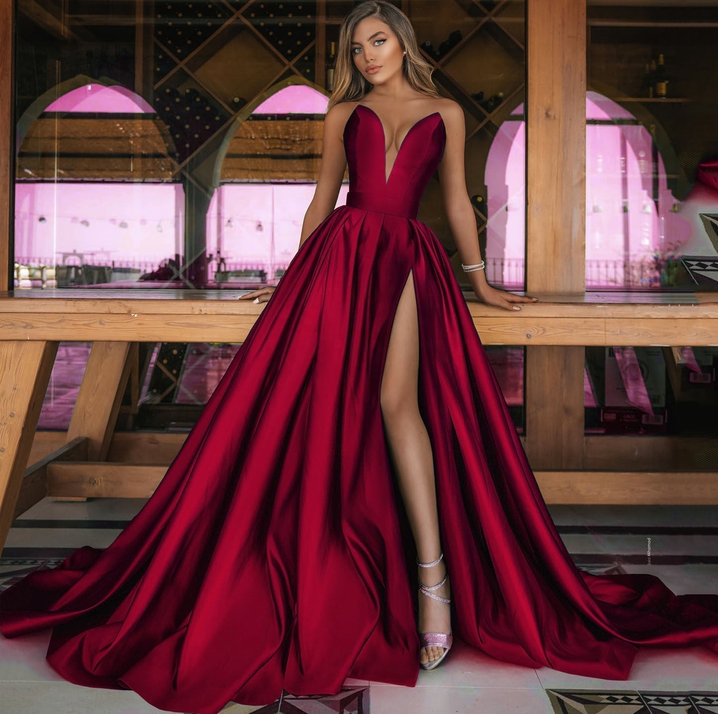 Valenzora | Deep V-shaped long skirt wedding dress