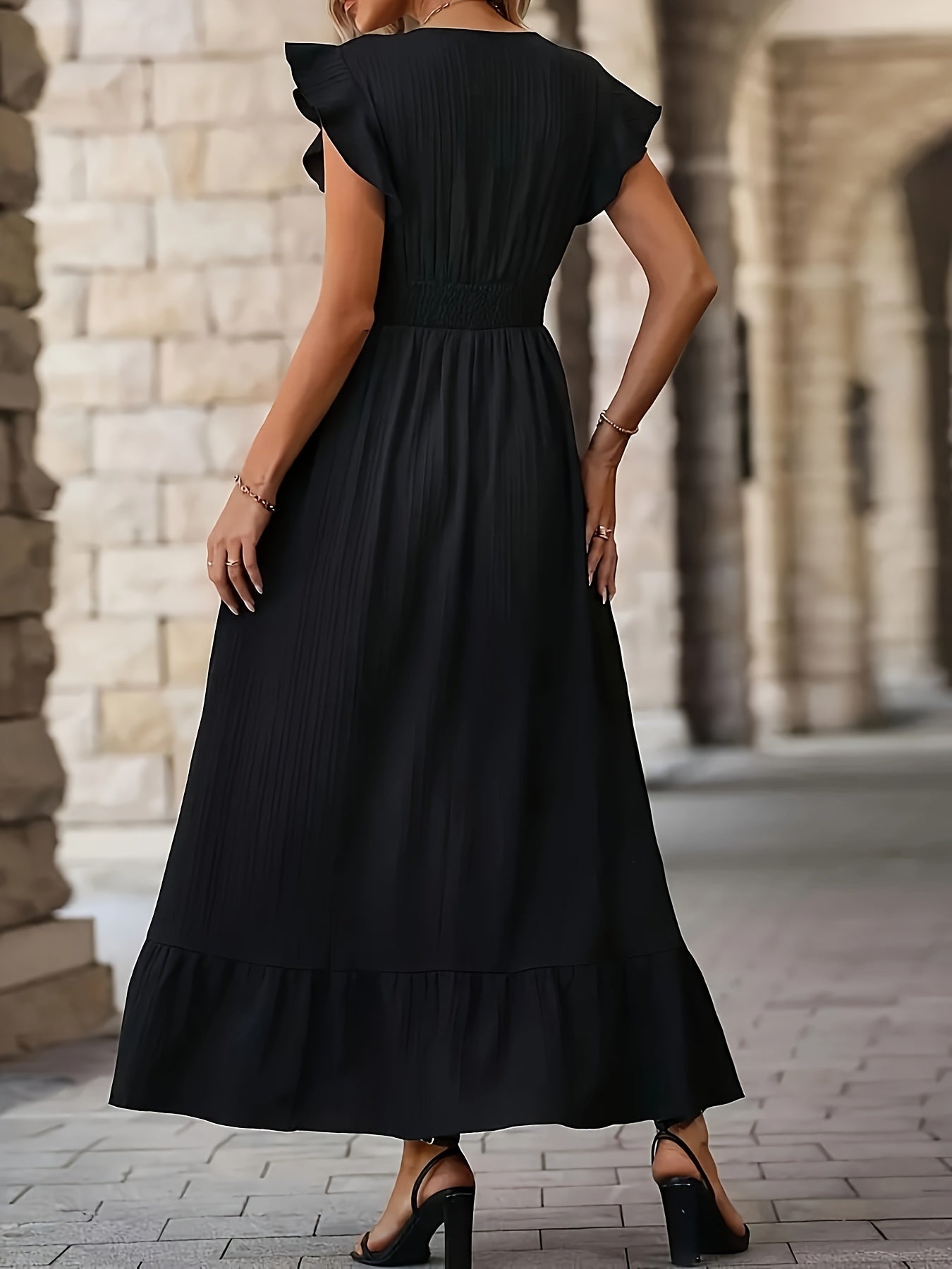 Valenzora | V-neck ruffled dress with short sleeves for women