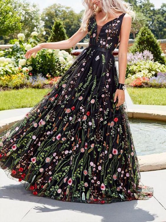 Valenzora | Dress with floral print embroidery