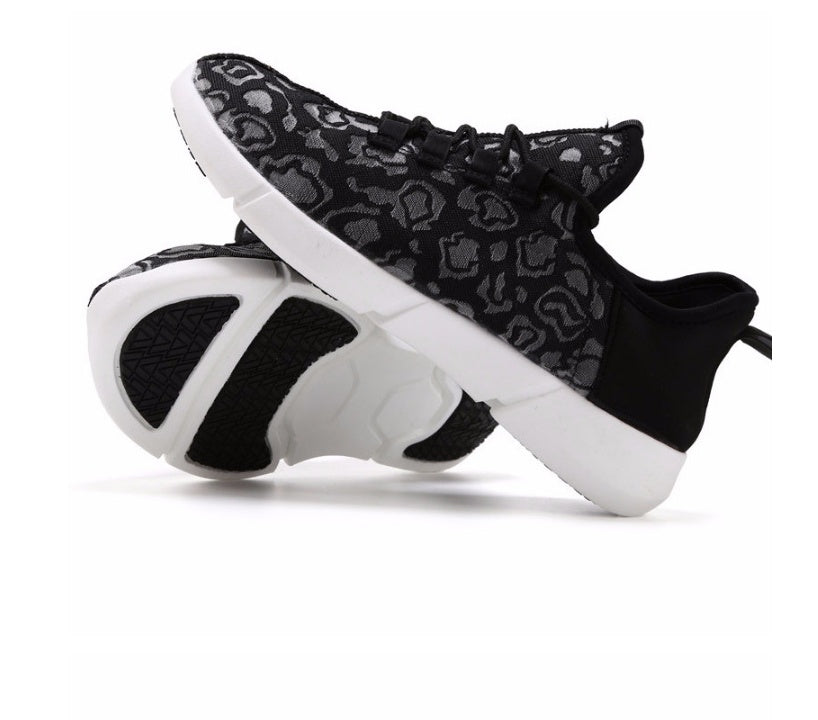 Valenzora | Light-up Sneakers with USB Charging